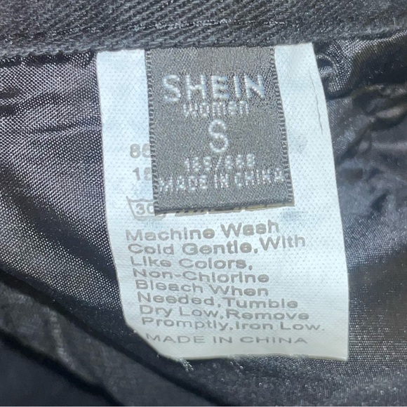 SHEIN flame embroidered denim shorts - Picture 3 of 4